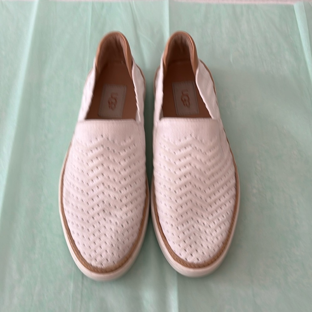 UGG Women’s Summer White Fabric Slip On’s Flats Shoes Sneakers Size 8 Tan Accent